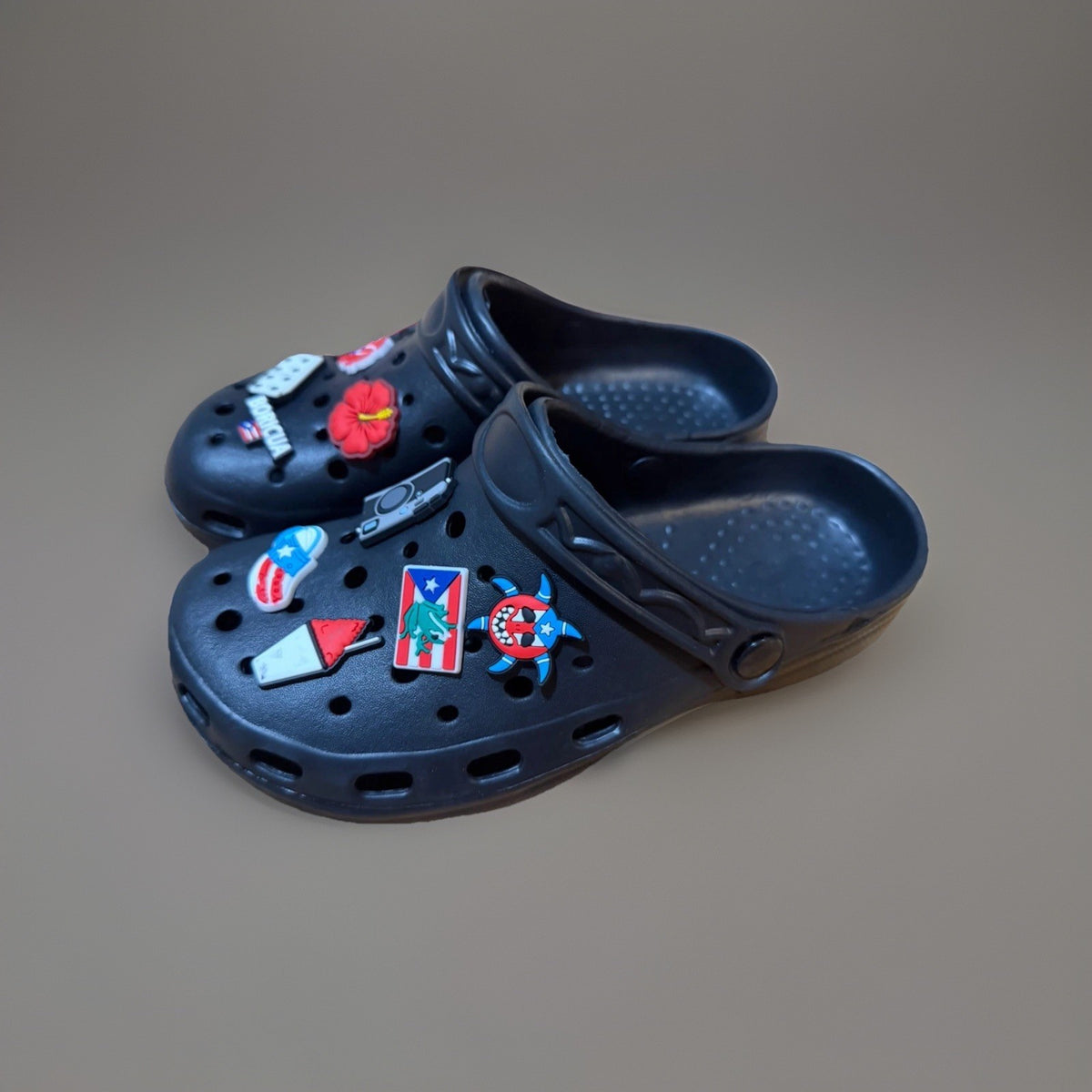 Puerto Rico Black Clog Sandals with Charms Womens Size 8 Boricua Flag Slides